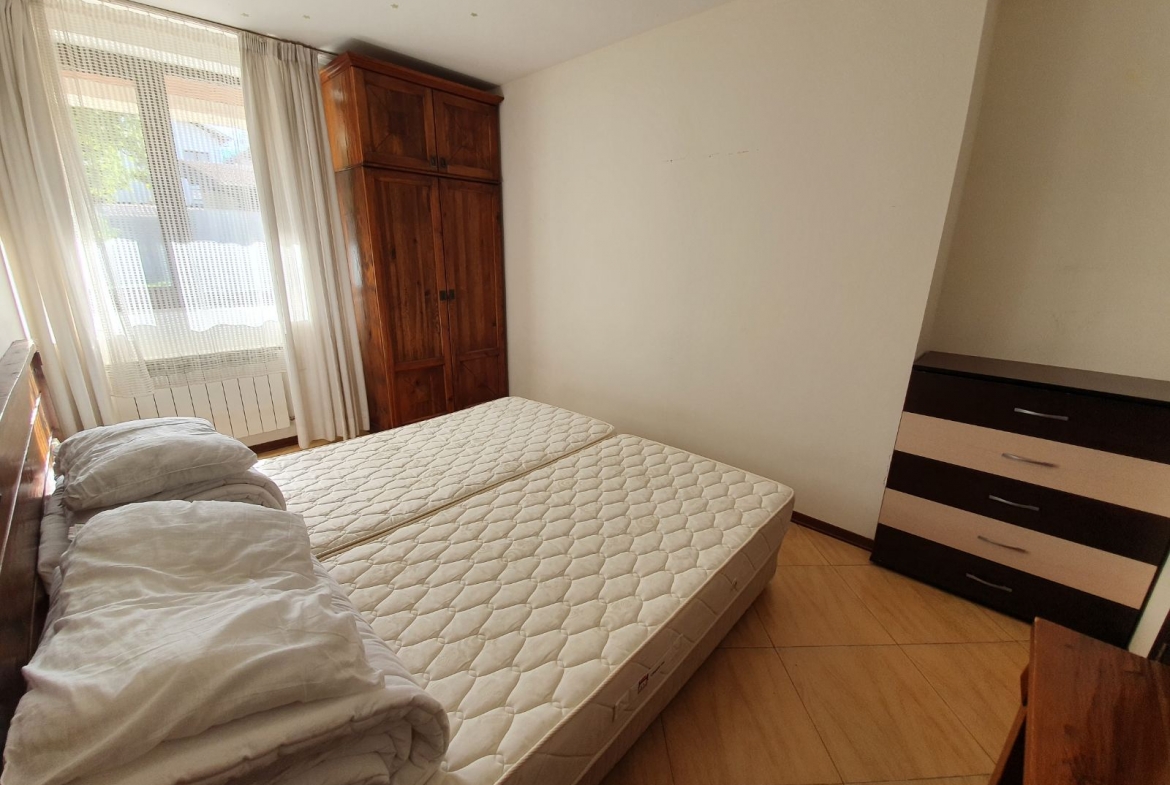 one-bedroom apartment with low maintenance fee in bansko