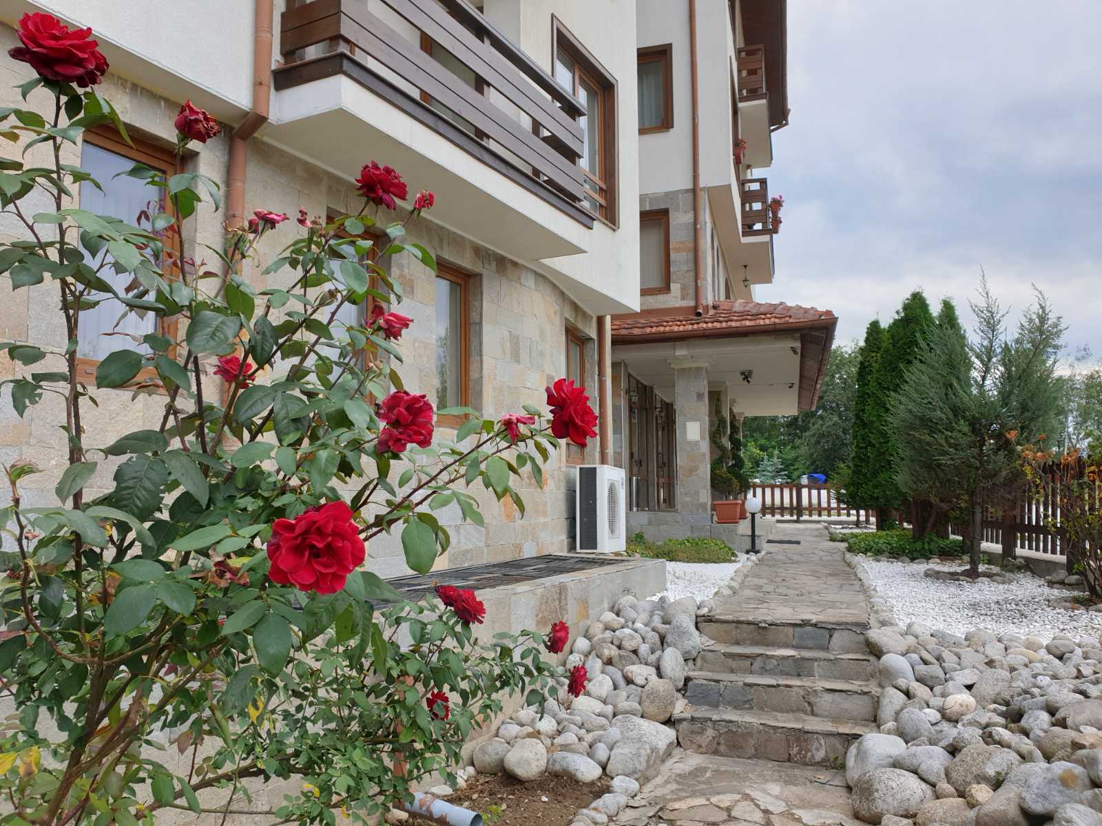 sunny one-bedroom apartment 5 minutes from the ski lift in bansko