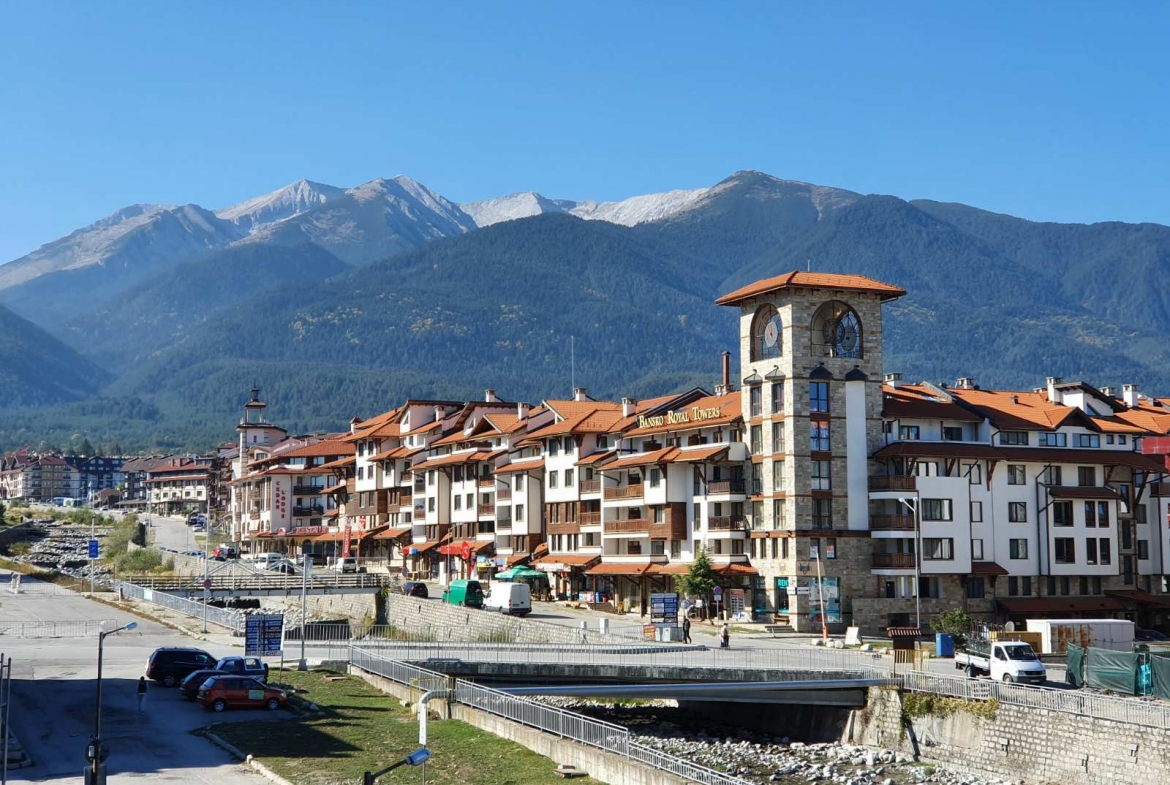 bansko: furnished studio for sale 50 meters from the ski lift, complex “vihren palace ski and spa” 4*